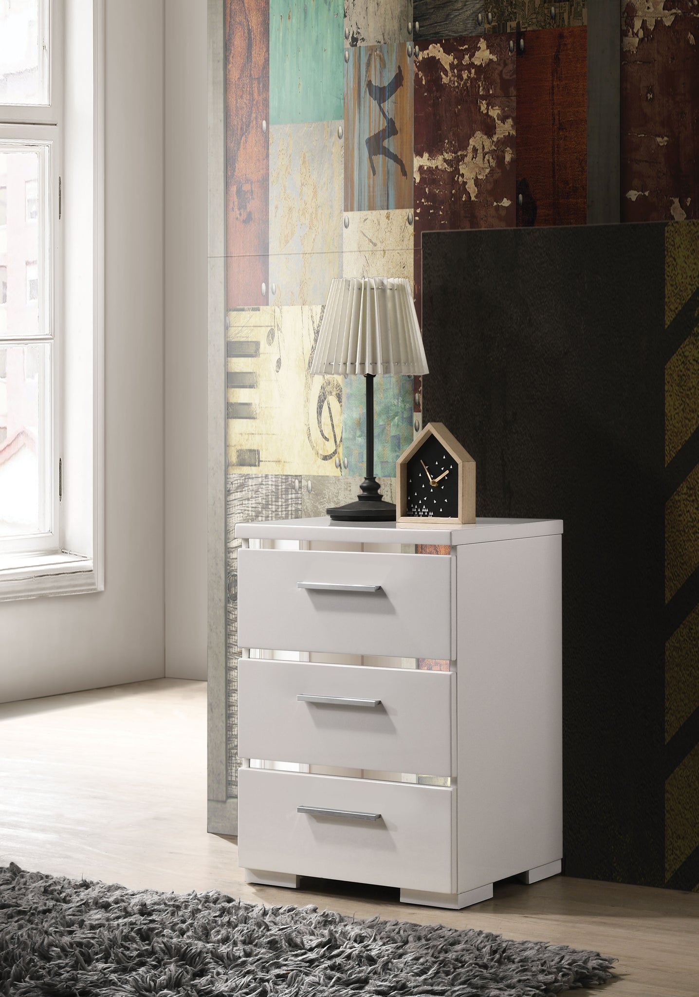 Magnar White (High Gloss) Accent Table